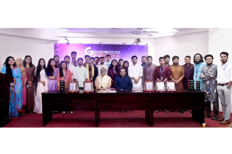 ঢাবি এন্টারপ্রিনিউরশিপ ডেভেলপমেন্ট ক্লাব সদস্যদের সংবর্ধনা প্রদান